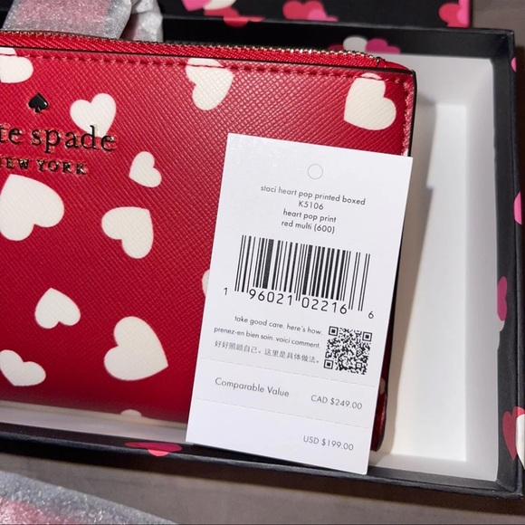 ❤️Brand New (with tags) Kate Spade Staci heart printed phone wristlet wallet❤️ - Picture 5 of 6